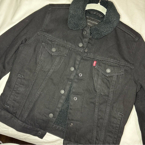 Levi’s black jean trucker jacket - Picture 3 of 5